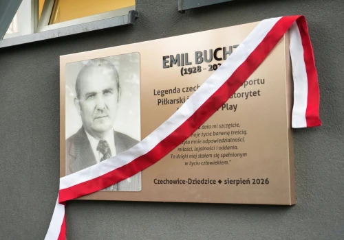 W Czechowicach-Dziedzicach upamiętniono legendę. Na stadionie odsłonięto pamiątkową tablicę