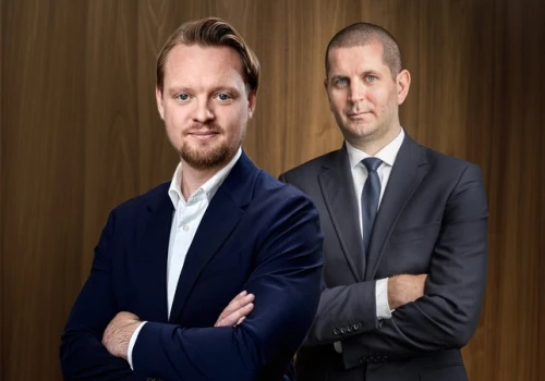 W co zainwestować 50, 100 i 500 tys. zł? „Postawiłbym na dobry program MBA. Nie taki, który można kupić za 30 tys. zł pod kolejny punkt w CV”
