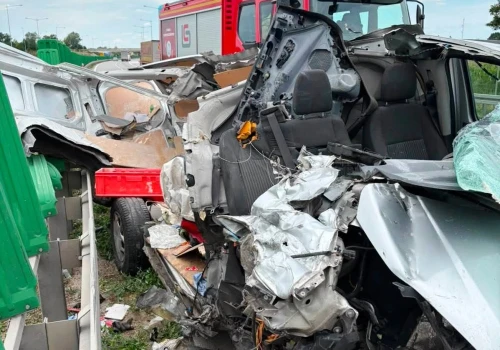 Dramatyczny wypadek na autostradzie – kierowca oszukał śmierć