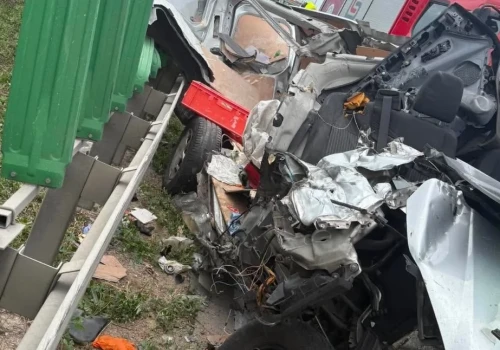 Zderzenie busa z ciężarówką na A4. Potężne utrudnienia na trasie