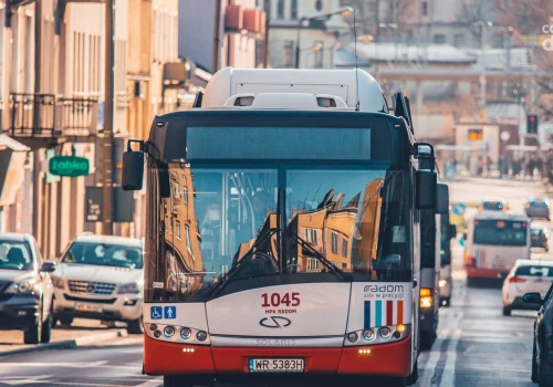 Autobusy wracają do powakacyjnych rozkładów. Zmiany od soboty