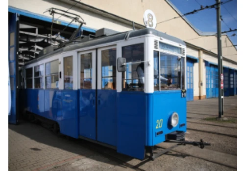 Dwa zabytkowe tramwaje na ulicach z okazji 200-lecia nowoczesnej Częstochowy