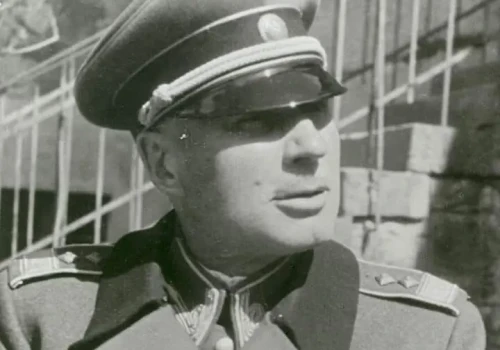 Ukraiński generał SS Galizien z najwyższym polskim odznaczeniem Virtuti Militari