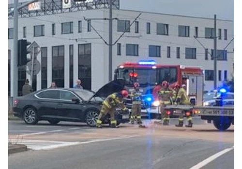 ​Groźny wypadek w Chorzowie nad DTŚ! Dwa auta zderzyły się na wiadukcie. Żaden z kierowców nie przyznaje się do winy