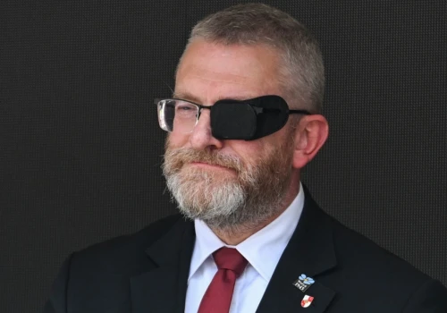 Polityczny fenomen Brauna. To tutaj ma największe poparcie. Mieszkańcy mówią o ostatniej desce ratunku