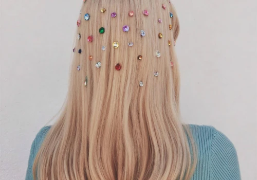 Dlaczego wszyscy oklejają się kryształkami? „Bedazzling