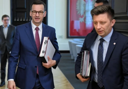 Ludzie Morawieckiego odchodzą od PiS w PE. Dworczyk potwierdza