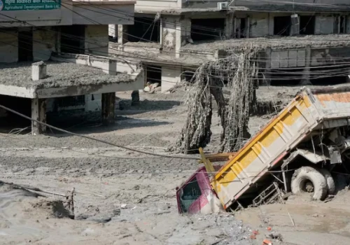 24 Kanadyjczyków wśród zaginionych po katastrofalnych powodziach w Nepalu i Tybecie. Zginęło co najmniej 157 osób