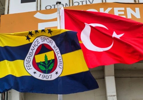 Fenerbahçe pokonuje Lyon i wraca do Ligi Mistrzów 18 lat później