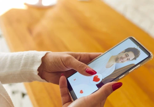 Tinder stał się jedynie grą. Teraz powstała metoda, która chce ją „spalić”