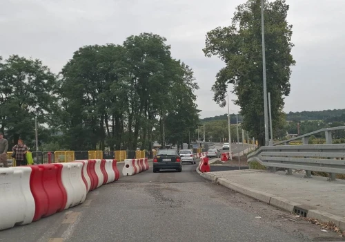 Znikły dziury na dojazdach do nowego mostu w Lwówku Śląskim