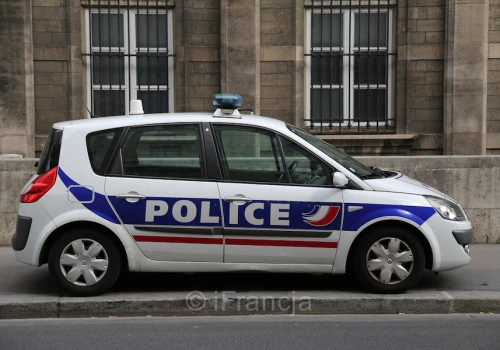 Caen: samochód wjechał w pieszych