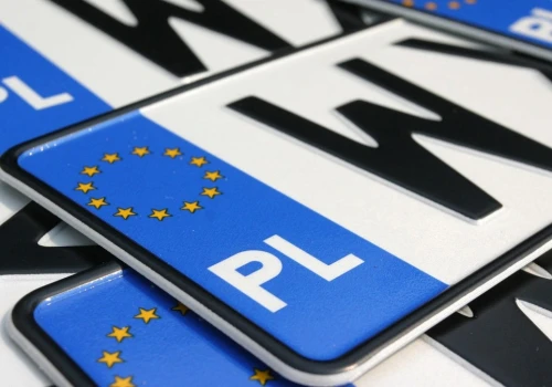 To już przesądzone. Tak będą wyglądać nowe tablice rejestracyjne