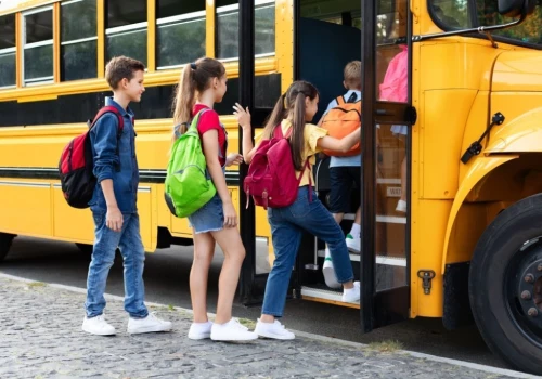 Szadek zakupi nowy autobus do przewozu uczniów