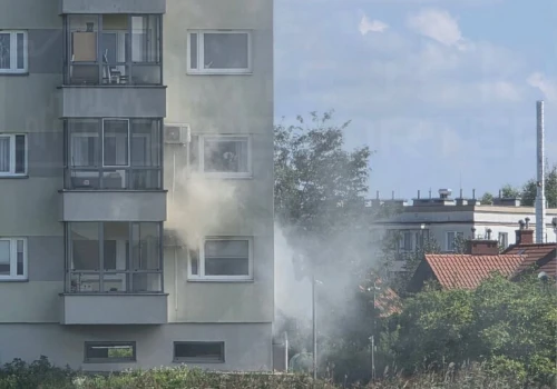 Pożar w mieszkaniu na Białołęce. Z lokalu wydobywał się dym