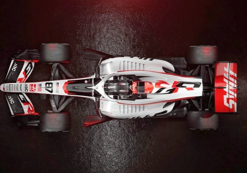 Haas nie spieszy się z decyzją na 2027 rok. Fotel Ocona może być zagrożony
