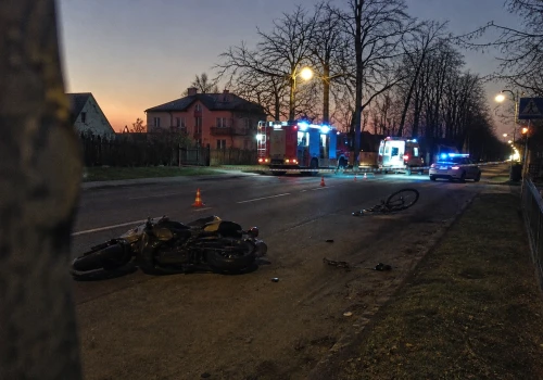 Niewyobrażalna tragedia w Połajewie. Rowerzysta i motocyklista zginęli po czołowym zderzeniu