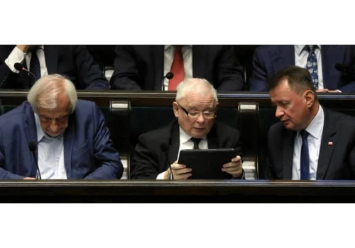 Tysiące stron z danymi w skanach-obrazkach. Sejm cyfryzuje się z oporami. Ale...