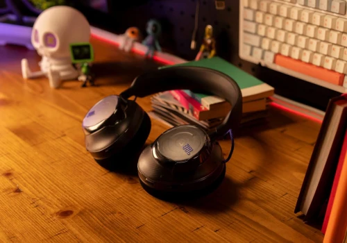 Przestrzenny dźwięk i precyzyjny mikrofon. Co potrafią odświeżone słuchawki JBL Quantum?