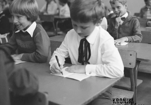 Najpopularniejsze imiona PRL. Jak zminiała się moda w różnych dekadach?