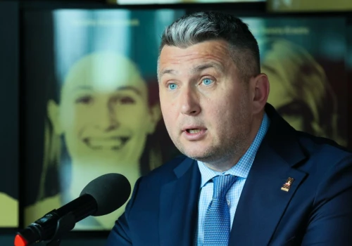Piesiewicz potrzebował pomocy przy zakupie zegarka. Ten model można znaleźć poniżej ceny katalogowej
