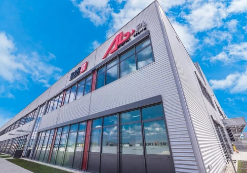 AB: wzrost przychodów o 44 proc., zysku o 66 proc. w II kw. 2026