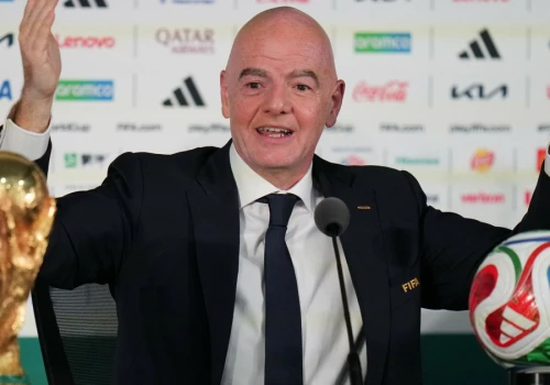 Nad szefem FIFA wisi groźba rozprawy sądowej. UEFA naciska