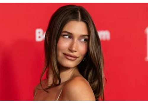 Biją rekordy popularności. Hailey Bieber nosi je od dawna