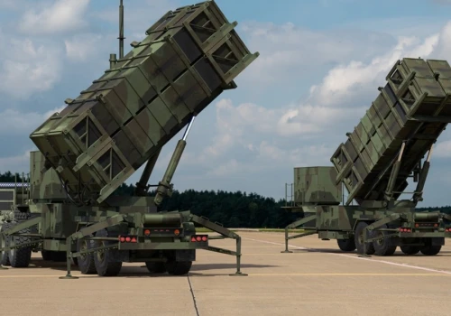 USA mierzą się z krytycznym niedoborem pocisków Patriot w Europie. Eksperci ostrzegają