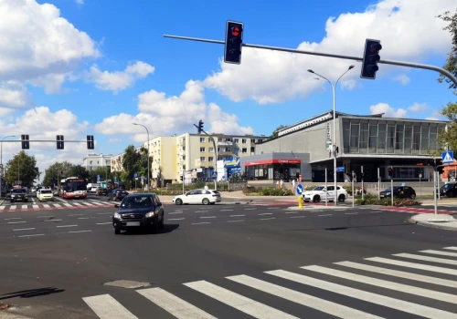 Dlaczego na Alejach czekamy tak długo? Czy „zielona fala” pomoże?