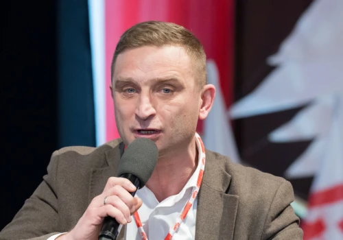 Awantura podczas obrad w Radomiu. Zażalenie na decyzję ws. Bąkiewicza