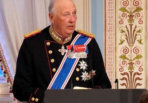 Król Norwegii w poważnym stanie. Setki osób zgromadziły się przed Pałacem Królewskim w Oslo