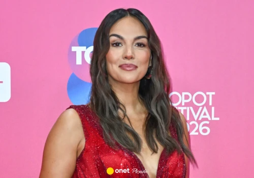 Paulina Krupińska zachwyciła w Operze Leśnej. Uwagę zwraca głęboki dekolt