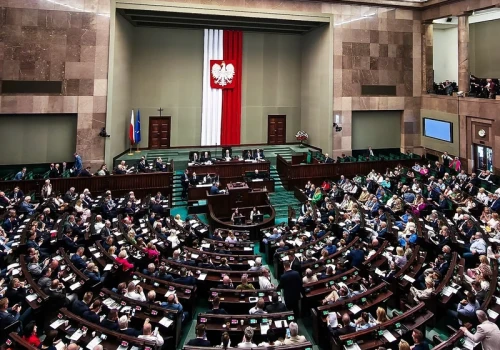 Korupcyjny smród polskiej polityki. Ks. Nęcek: Papież nazwał to „cuchnącym oddechem”