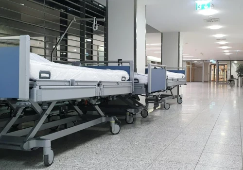 Jarosław niemal umarł przed izbą przyjęć. W końcu zabrała go... karetka