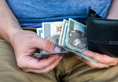 713,15 zł wypłacane miesięcznie przez ZUS od marca. Trzeba spełnić ważny warunek
