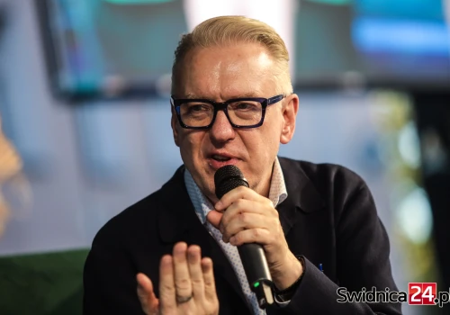 Fakty, sens życia i zęby pani Jadzi. Mariusz Szczygieł w Świdnicy