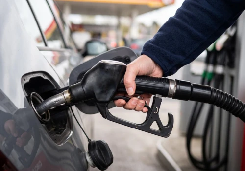Hurtowe ceny paliw 28.08.2026. Diesel tanieje, benzyna zaskakuje podwyżkami