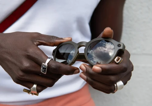 Inteligentne okulary też mogą być eleganckie. Ten model łączy styl z najnowszą technologią