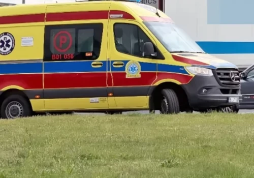 Wahadło na Nowogrodzkiej. Zdarzenie z udziałem rowerzystki i ciężarówki!