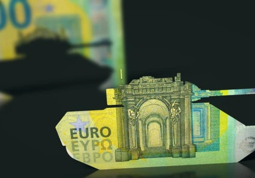 Euro tak drogie nie było od ponad miesiąca. Złoty trafiony, ale nie tak, jak forint