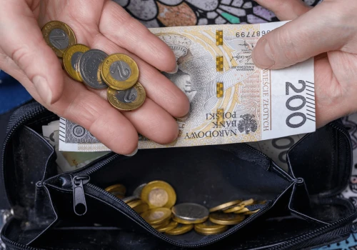 Seniorzy otrzymają dodatkowe pieniądze. Ta decyzja jest automatyczna