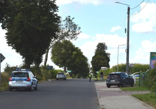 Pijany 75-latek na rowerze wyjechał pod auto. Został potrącony. Mężczyzna zmarł w szpitalu