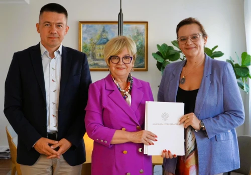 Nowe ambulanse dla Rzeszowa, miliony na ratownictwo medyczne na Podkarpaciu