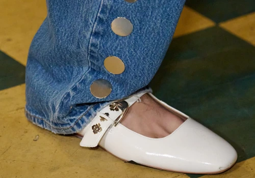 Nowa generacja spodni wide leg. 5 modeli szerokich jeansów, które będziemy nosić całą jesień