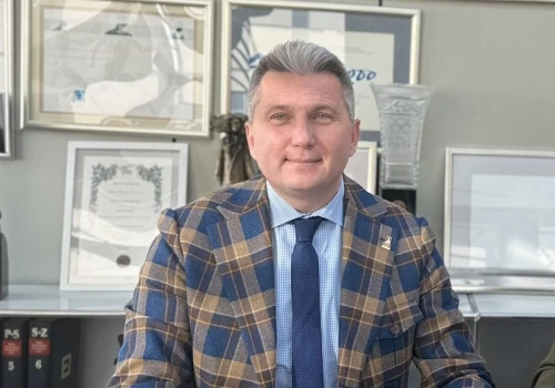 Pół roku pracy i 1,15 mln zł. Żona Piesiewicza znów na celowniku. „Po jej pracy nie ma śladu”