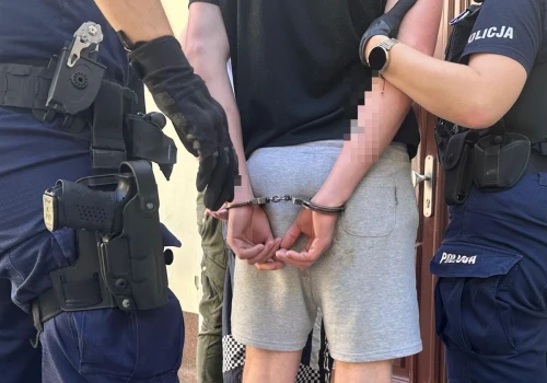 Pijani bandyci z siekierą, młotkiem, pałką i nożem bili przypadkowych ludzi