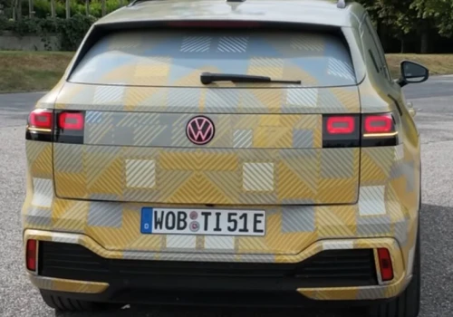 Volkswagen ID. Tiguan pokazany w maskowaniu. Trochę inny, pod spodem znana już platforma MEB+ RWD