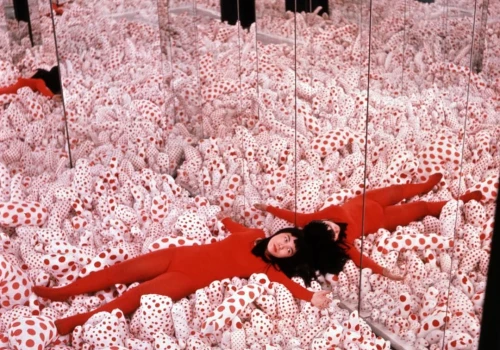 97-latka, która była najbardziej instagramową artystką na świecie. Wspominamy Yayoi Kusamę