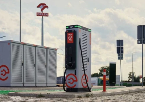Na A1 w okolicy Piotrkowa ORLEN uruchomił pierwszą w kraju szybką stację ładowania samochodów ciężarowych